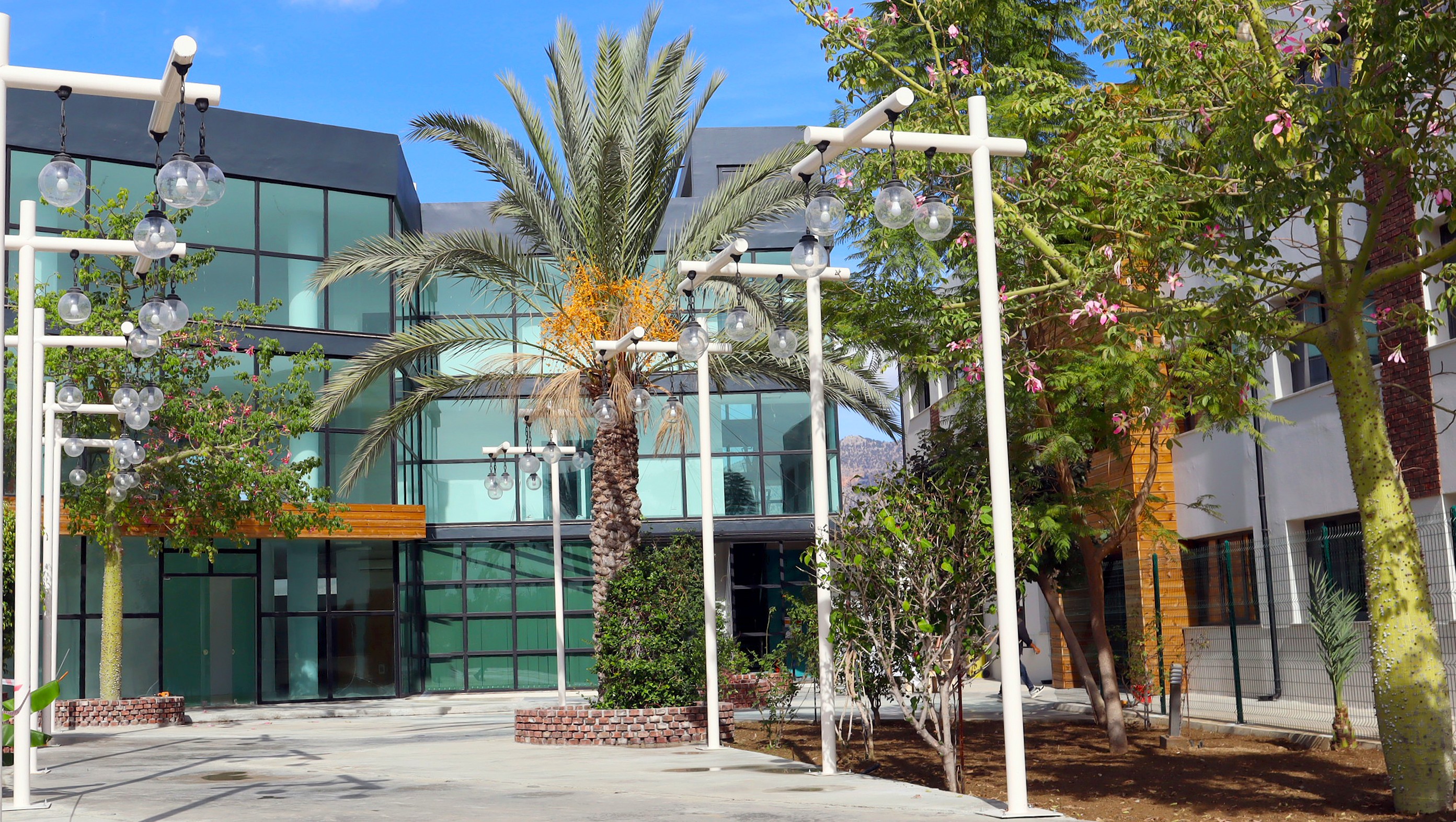 Köklü Geçmişlerin Değil, Güçlü Geleceklerin Üniversitesi