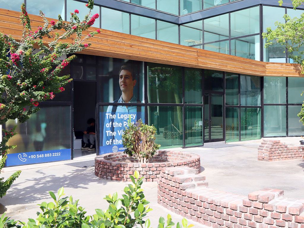 Sınıfların Ötesinde Bir Eğitim: Kulüpler, Etkinlikler ve Sosyal Yaşam